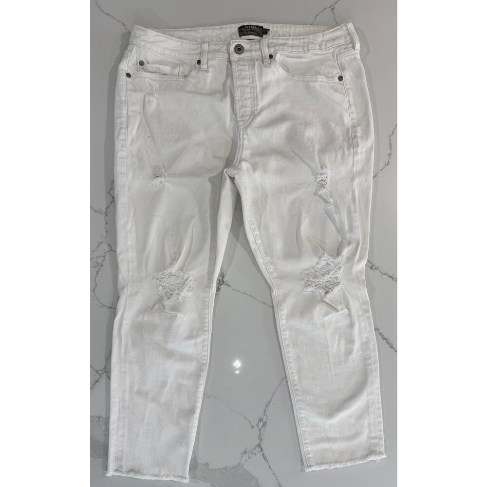 Women's Torrid High-Rise Straight Classic White Distressed Ankle Jeans, 14R
